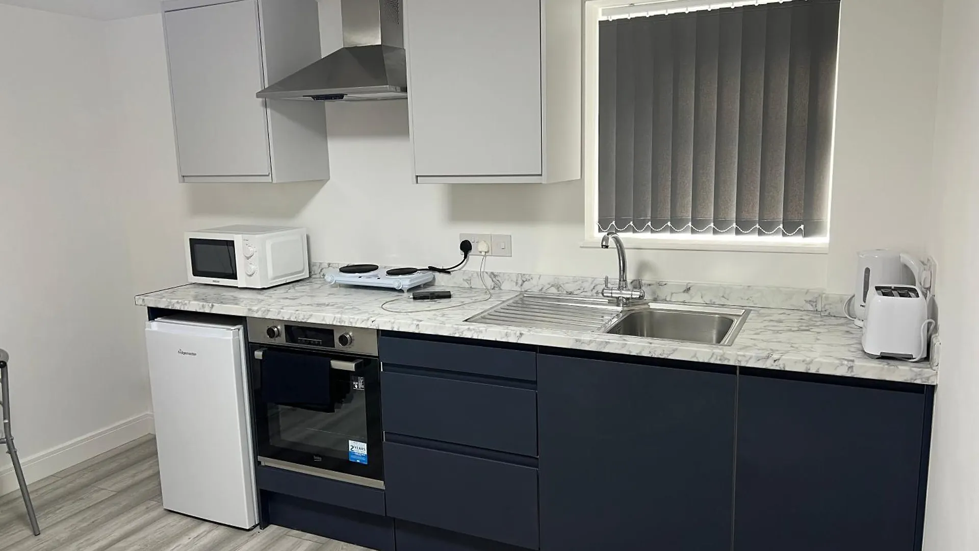 Irina House - Private Serviced Luxury Apartments 카디프 0*,  영국