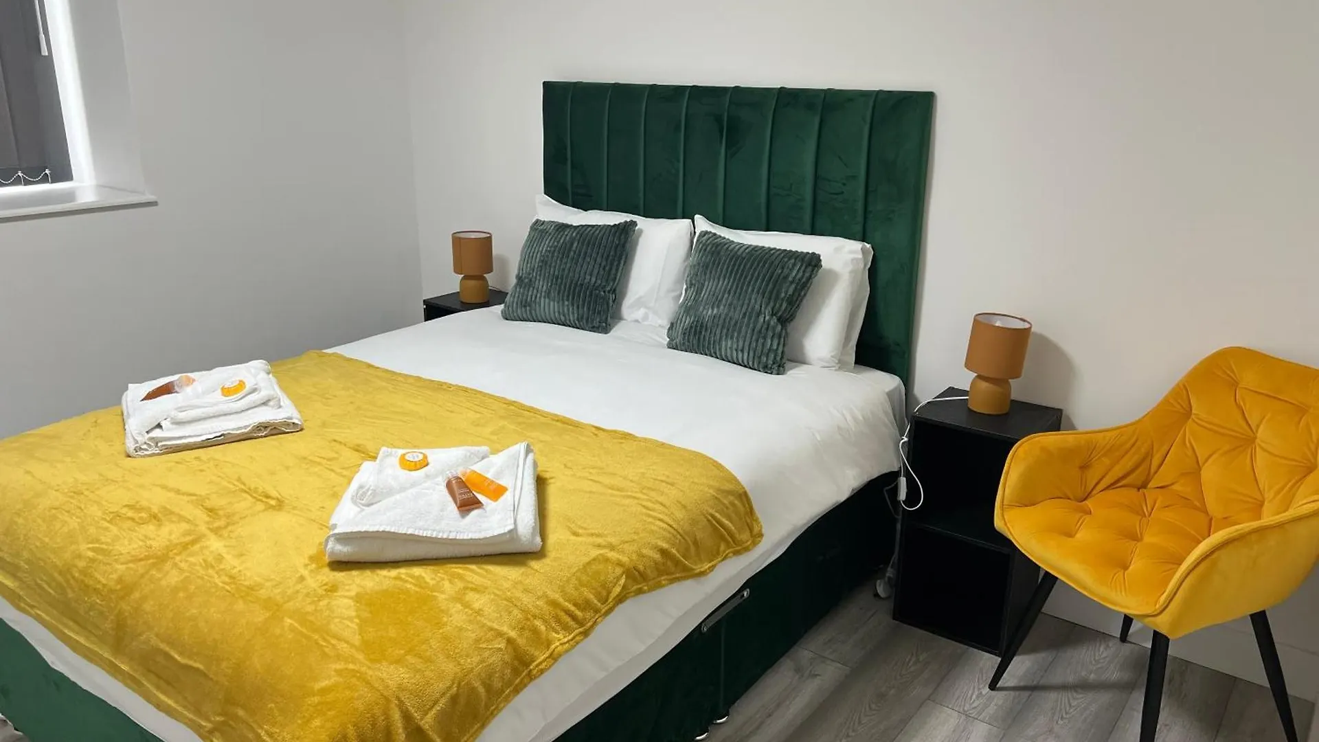 Irina House - Private Serviced Luxury Apartments 카디프 영국