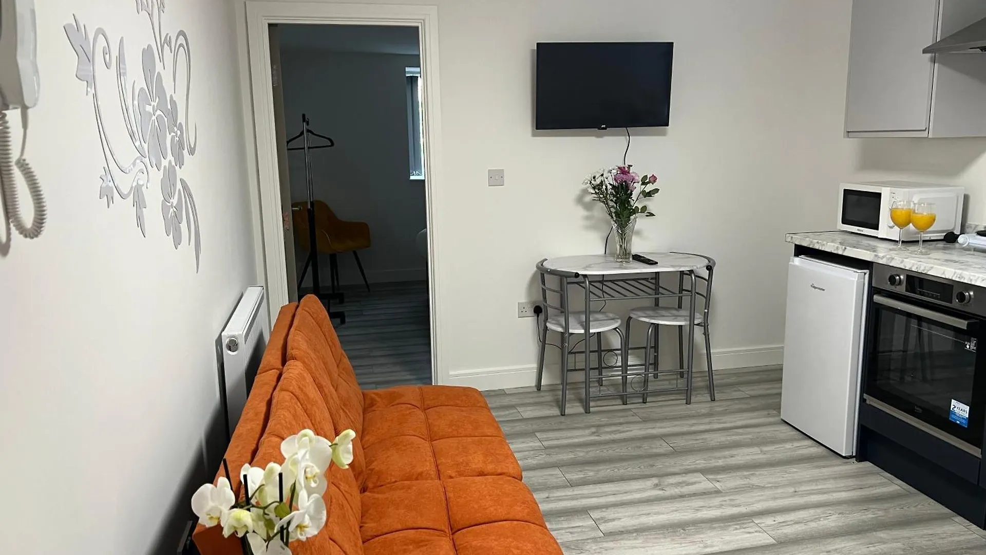 Irina House - Private Serviced Luxury Apartments 카디프 영국